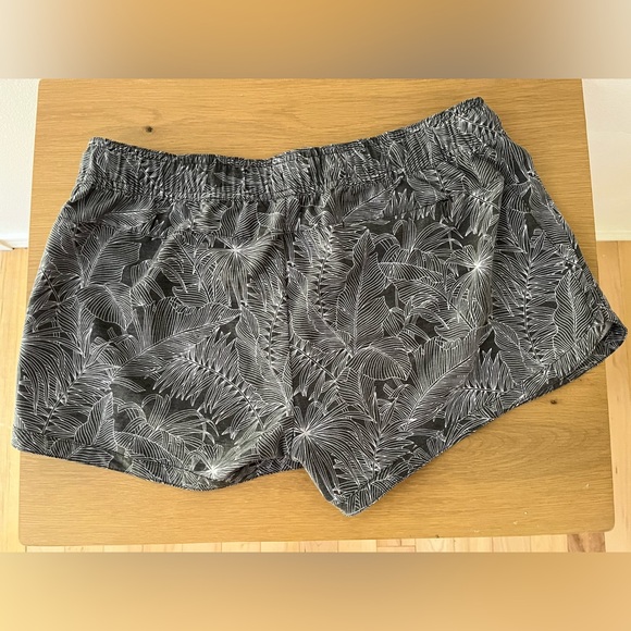 prAna Mariya Shorts in Black Fronds - Picture 6 of 9